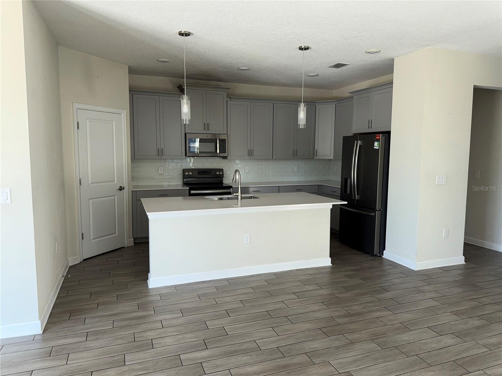 Image 4 of 52 For 2621 Camden Park Loop