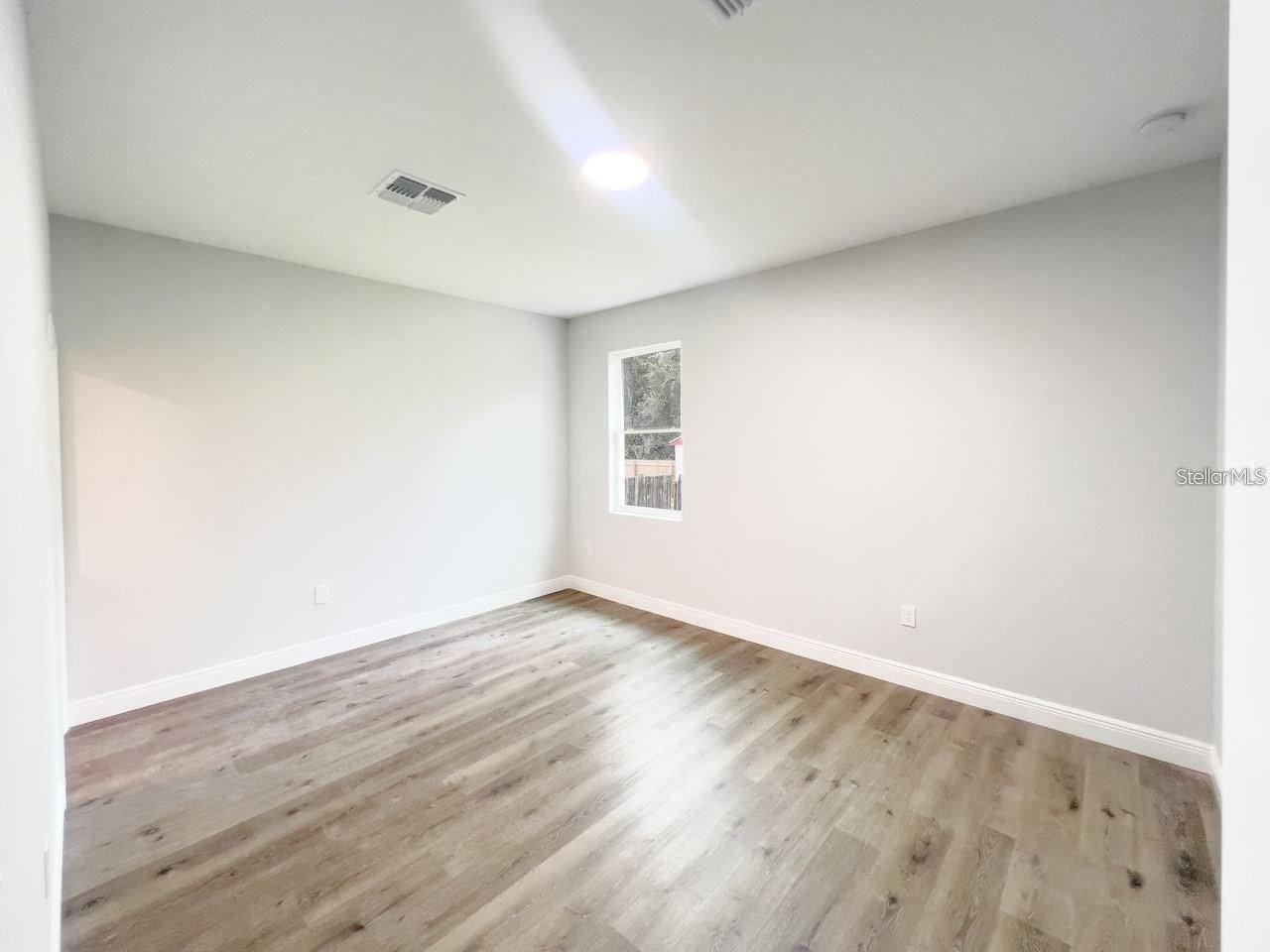 Image 8 of 9 For 18423 Elgin Avenue