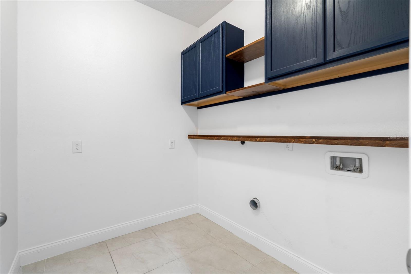 Image 22 of 32 For 371 Elderberry Court