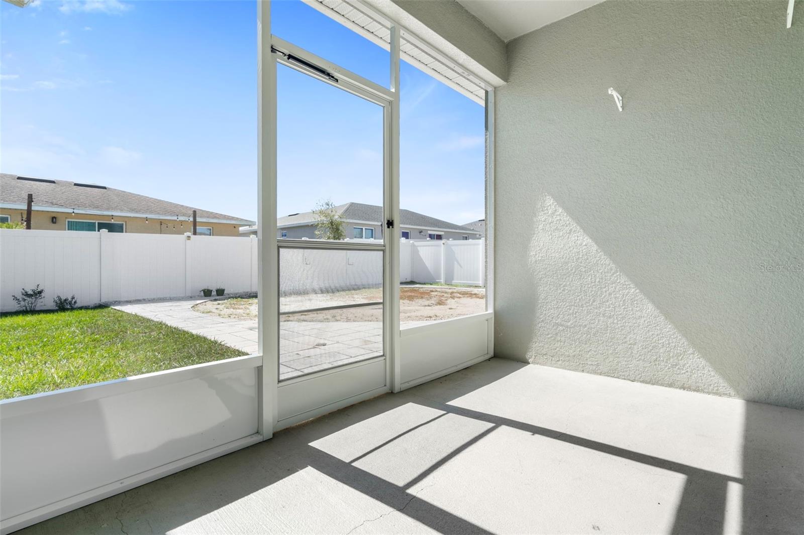 Image 24 of 32 For 371 Elderberry Court