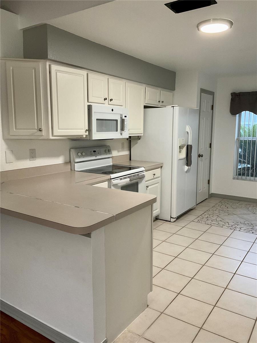 Image 17 of 19 For 140 Golf Aire Blvd