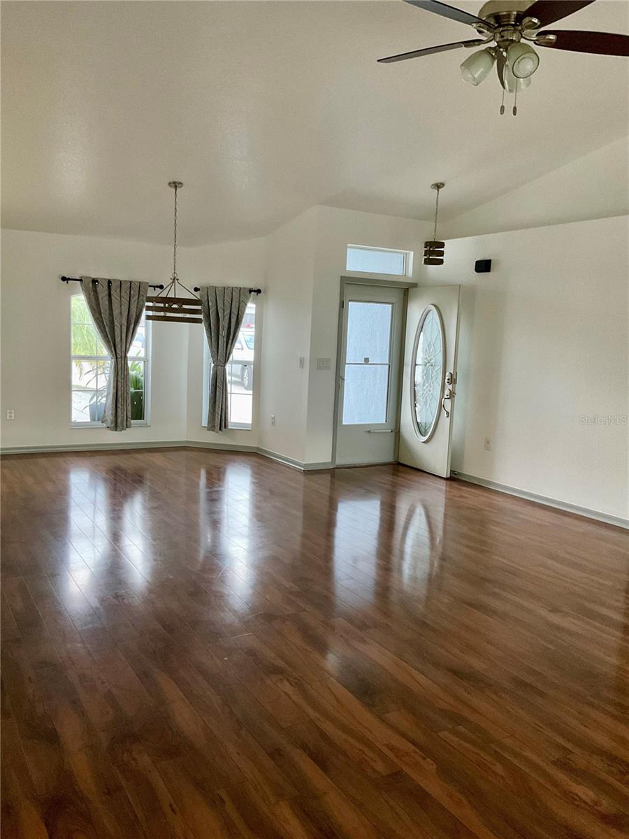Image 7 of 19 For 140 Golf Aire Blvd
