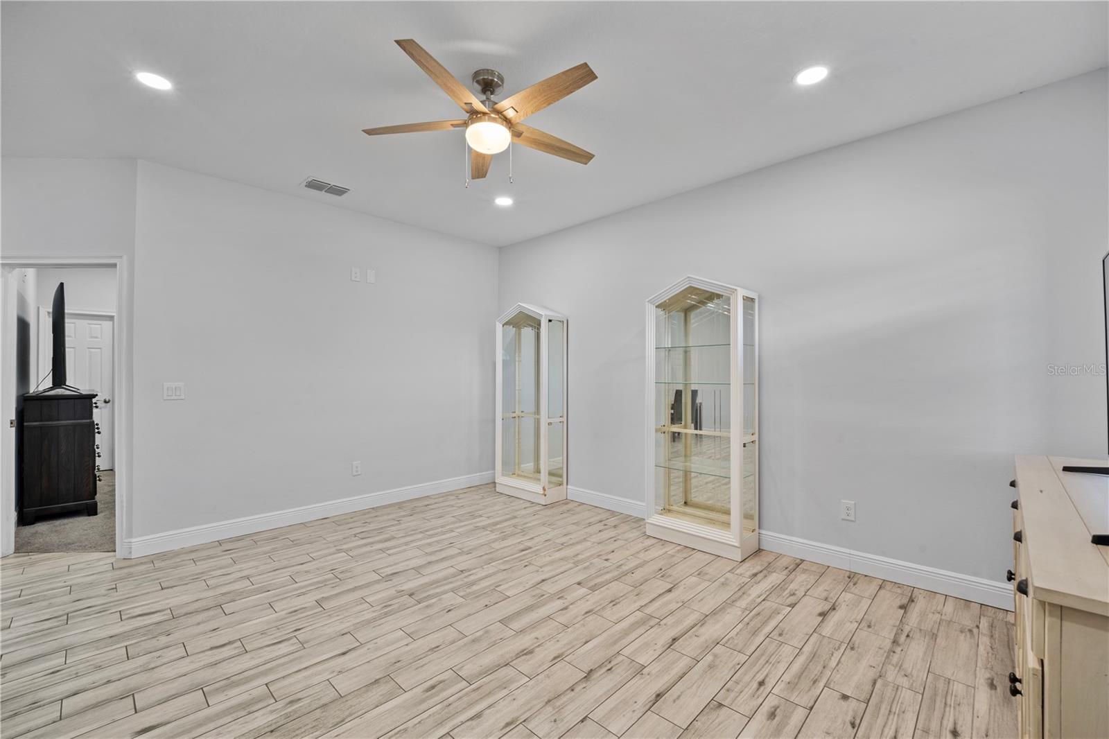 Image 4 of 27 For 3842 Phillips Road