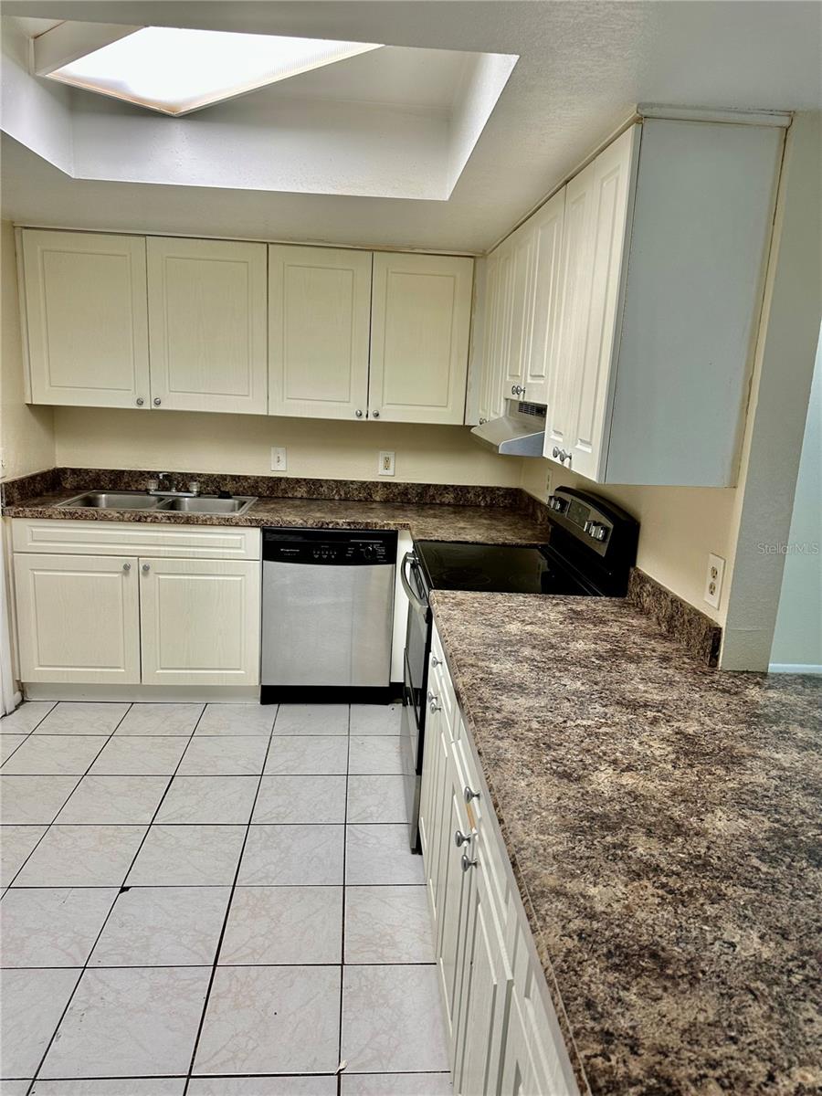 Image 8 of 25 For 9942 Turf Way 7