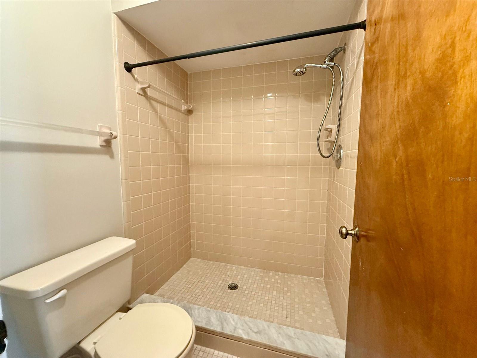 Image 15 of 19 For 422 Hunter Circle