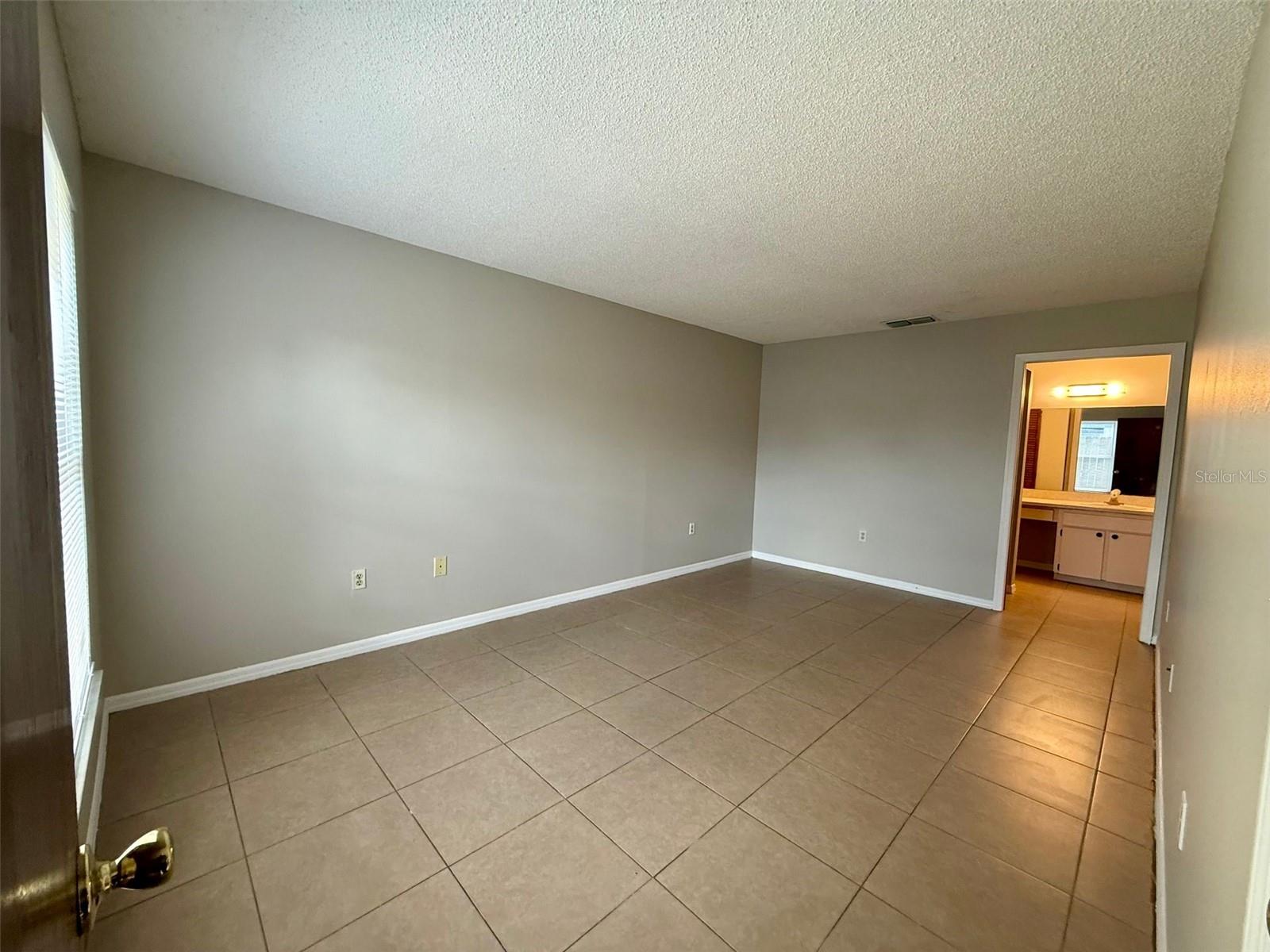 Image 5 of 19 For 422 Hunter Circle