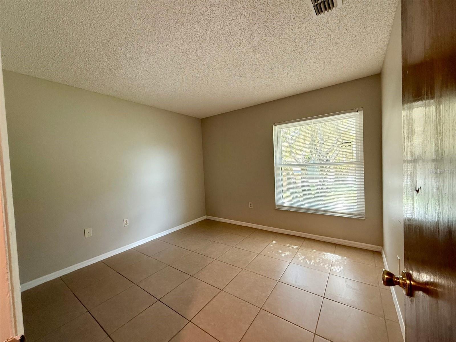 Image 7 of 19 For 422 Hunter Circle