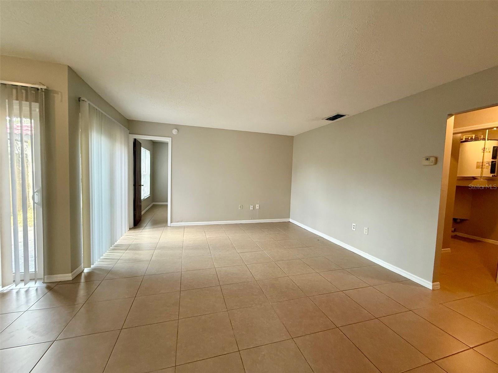 Image 8 of 19 For 422 Hunter Circle