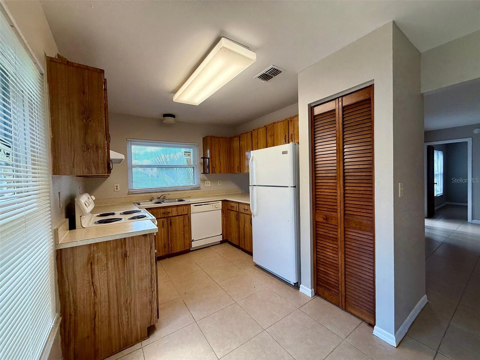 Image 9 of 19 For 422 Hunter Circle
