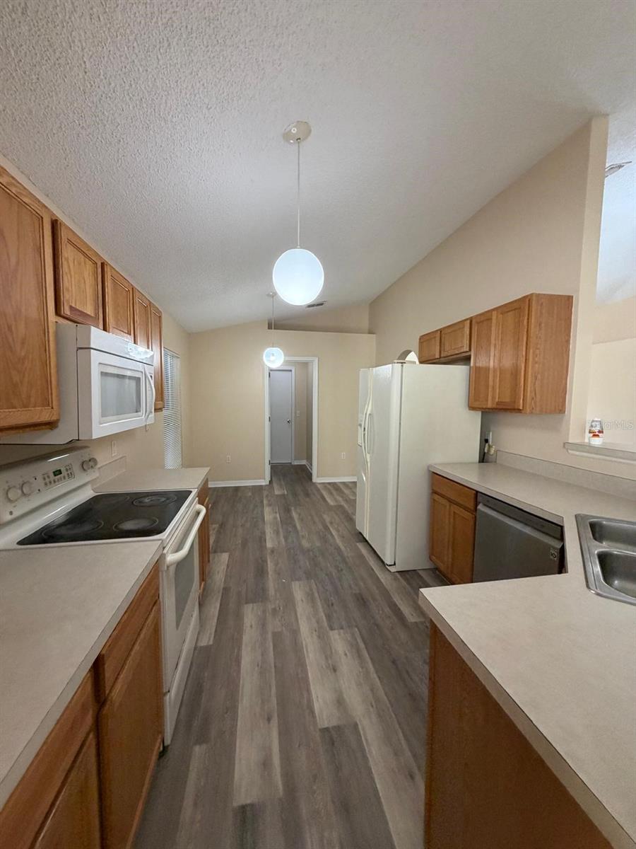 Image 4 of 25 For 5001 Silver Thistle Lane