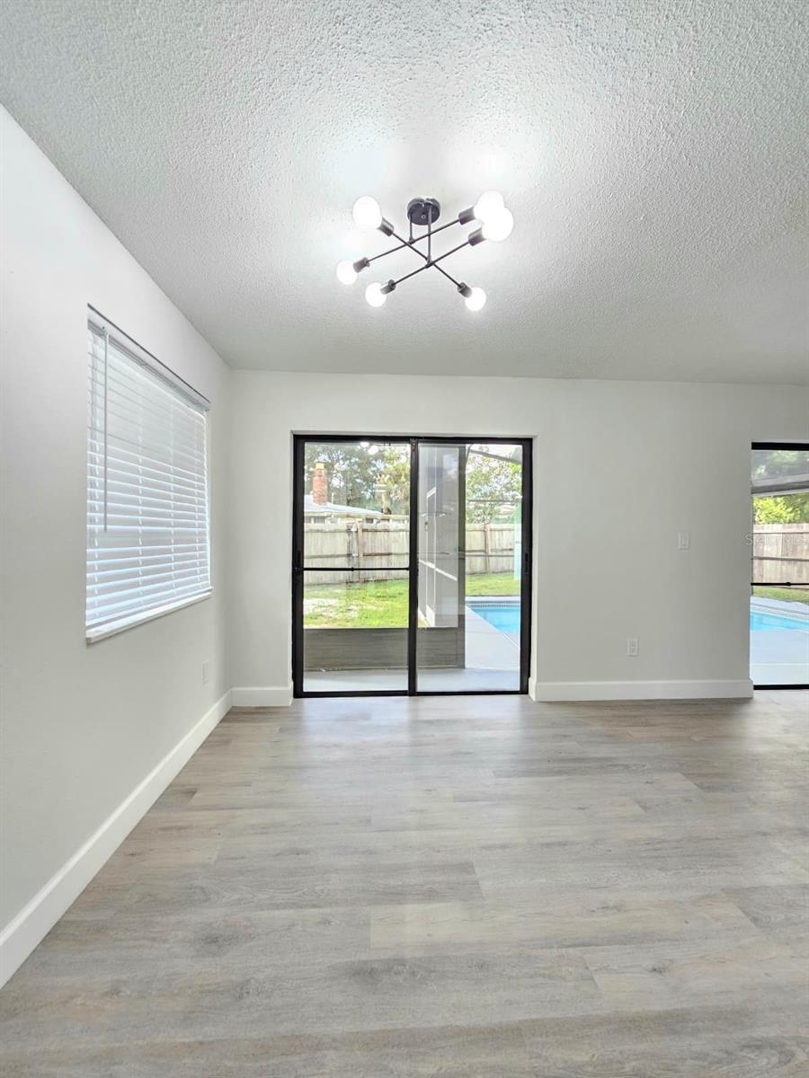 Image 15 of 31 For 733 Bianca Drive Ne