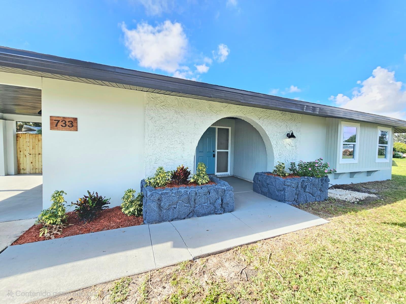 Image 3 of 31 For 733 Bianca Drive Ne