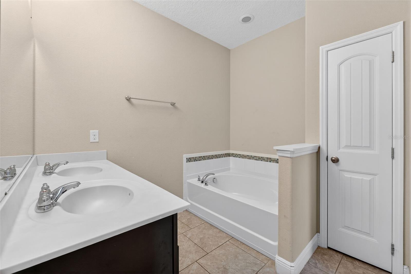 Image 15 of 50 For 5303 Wildwood Way