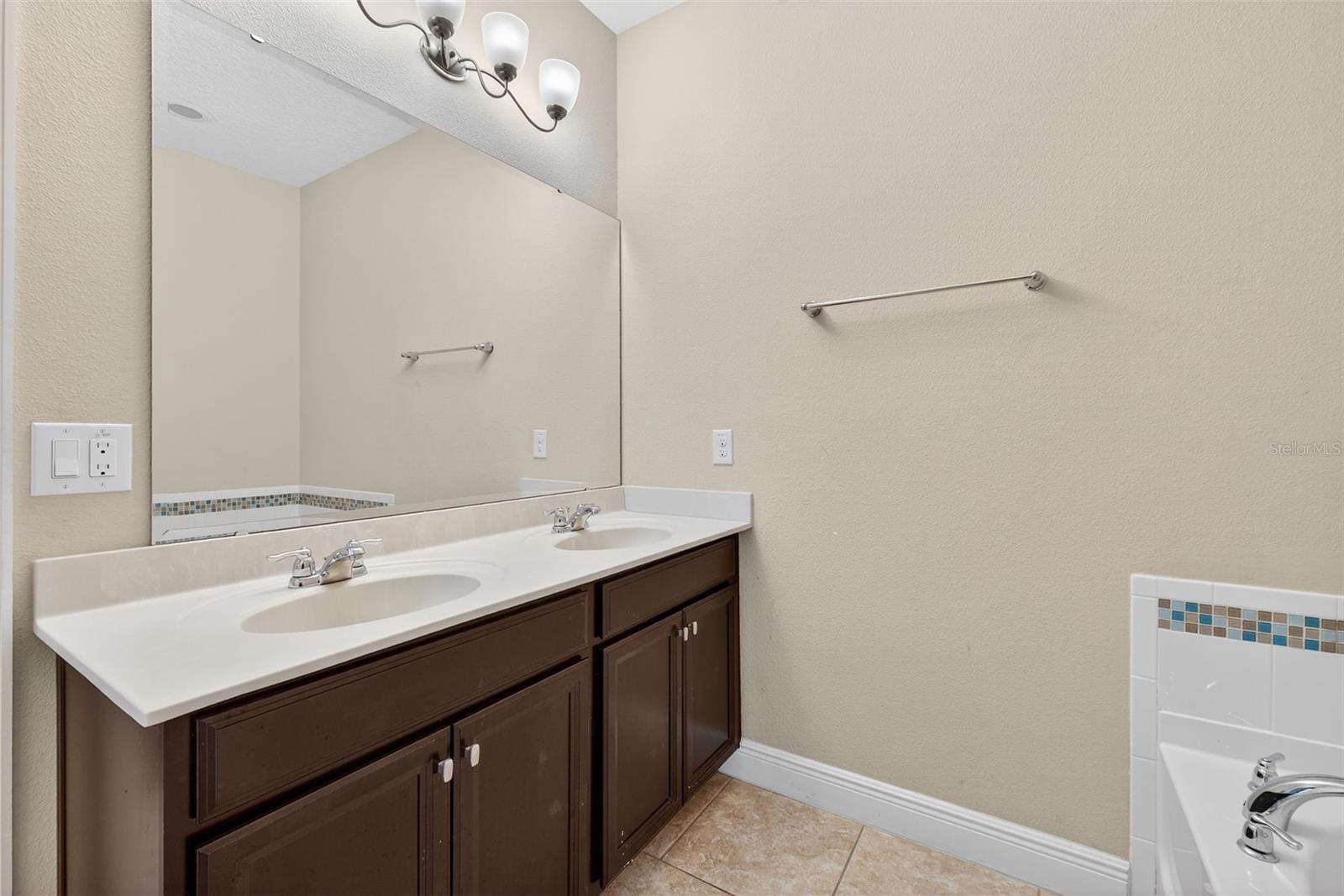 Image 16 of 50 For 5303 Wildwood Way