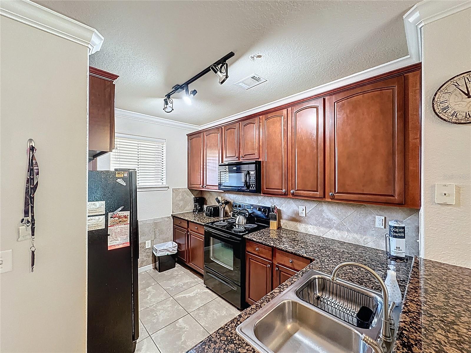 Image 15 of 44 For 902 Charo Parkway 622