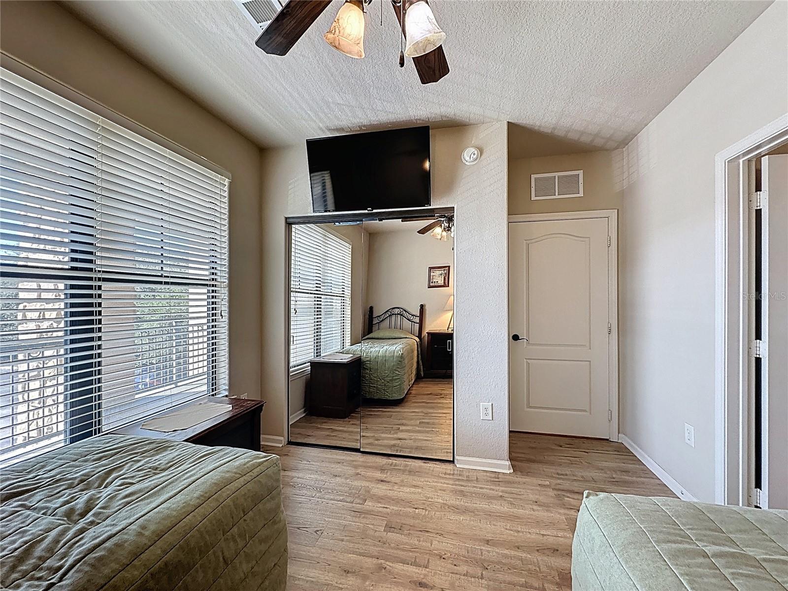 Image 33 of 44 For 902 Charo Parkway 622