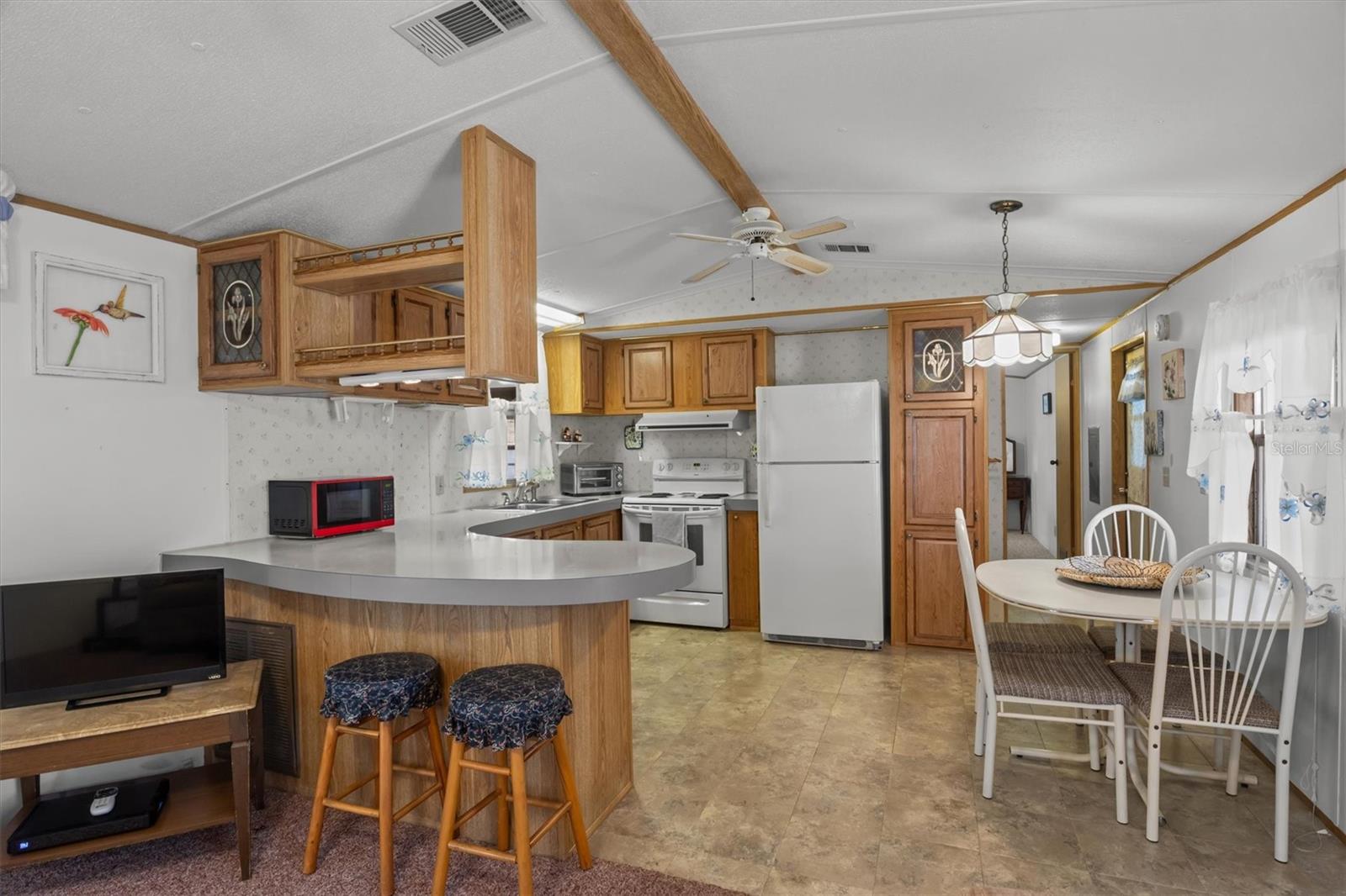 Image 6 of 38 For 132 Orangewood Drive 68