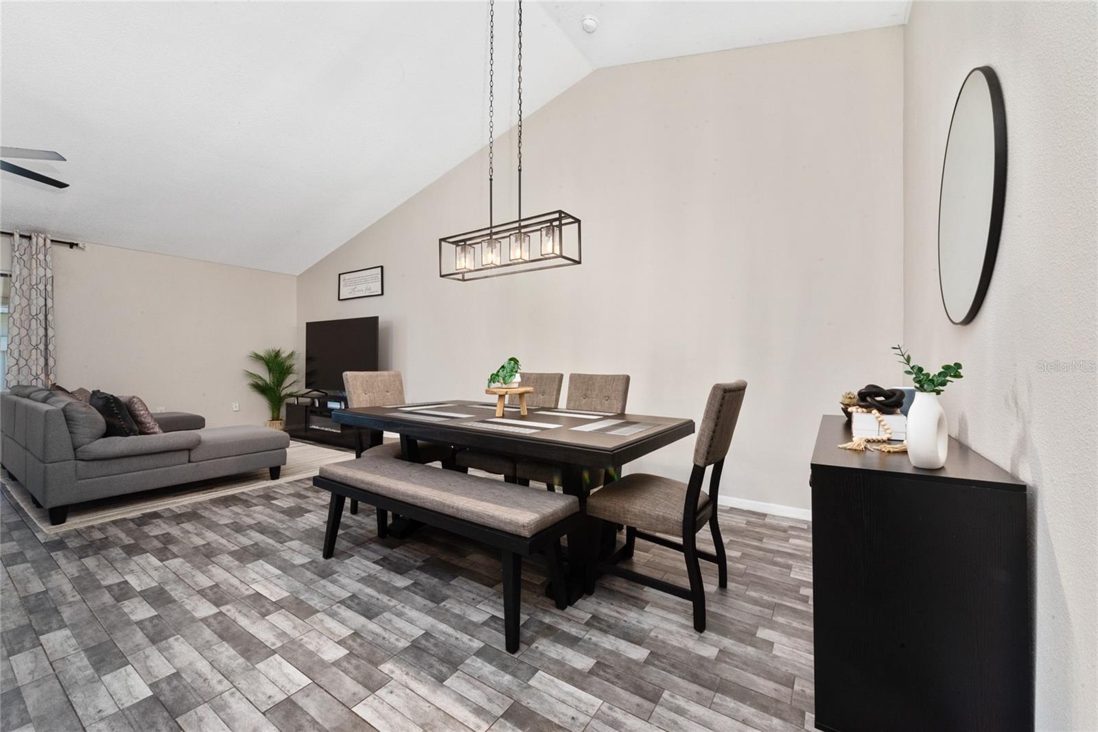 Image 17 of 31 For 2406 Kam Court