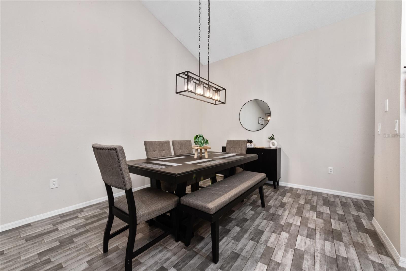 Image 18 of 31 For 2406 Kam Court