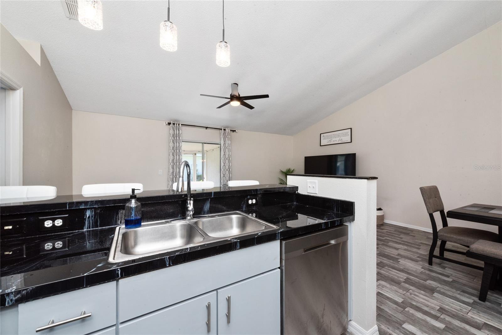 Image 20 of 31 For 2406 Kam Court