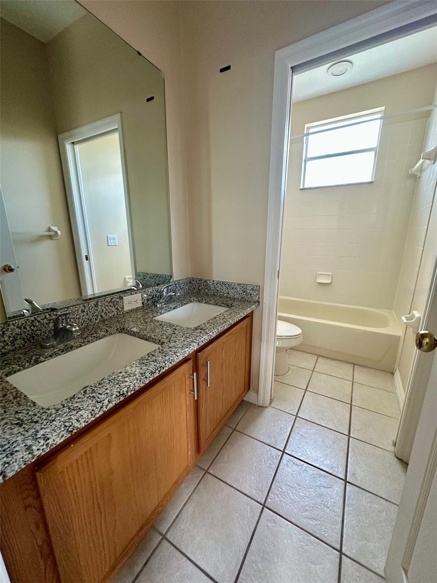 Image 32 of 44 For 14873 Huntcliff Park Way