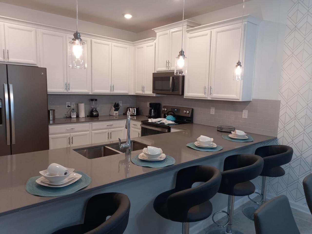 Image 2 of 11 For 1041 Splash Shot Place 1041