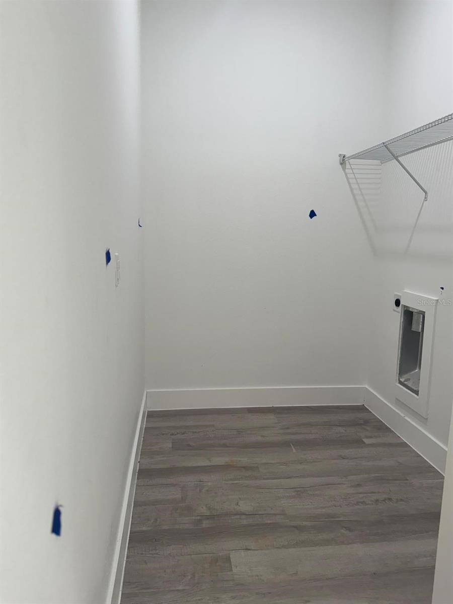 Listing photo id 8 for 9187-9189 Travis Drive 9189