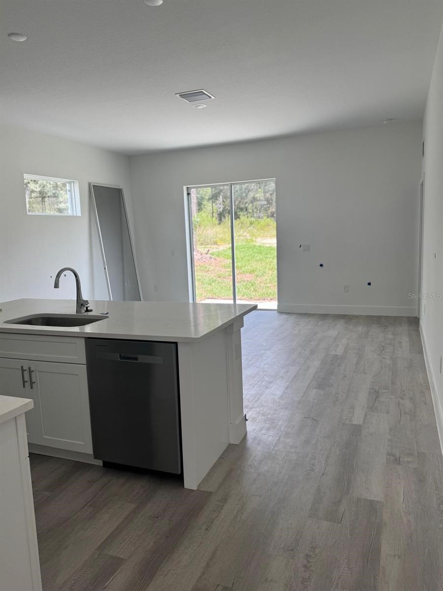Listing photo id 9 for 9187-9189 Travis Drive 9189