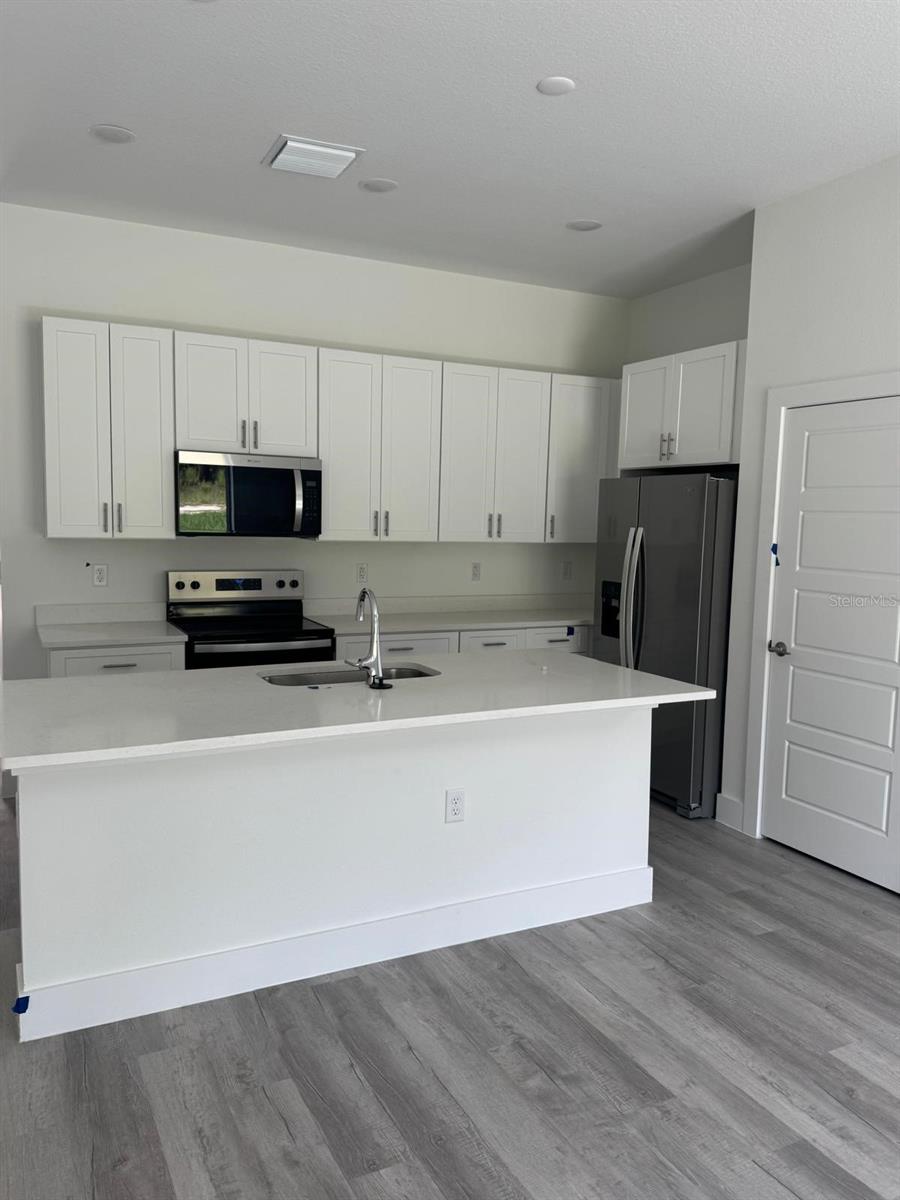 Listing photo id 10 for 9187-9189 Travis Drive 9189