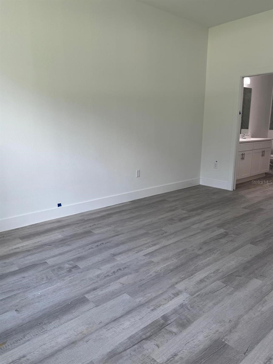 Listing photo id 12 for 9187-9189 Travis Drive 9189