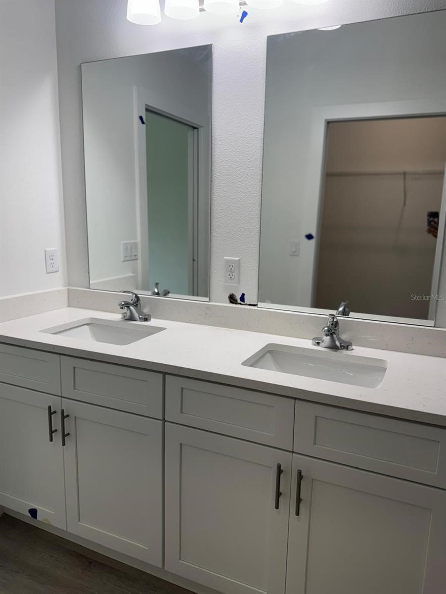 Listing photo id 16 for 9187-9189 Travis Drive 9189