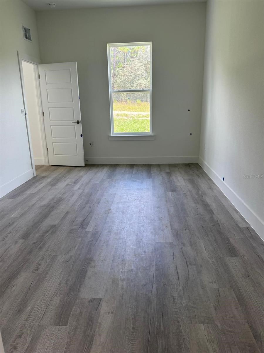 Listing photo id 18 for 9187-9189 Travis Drive 9189