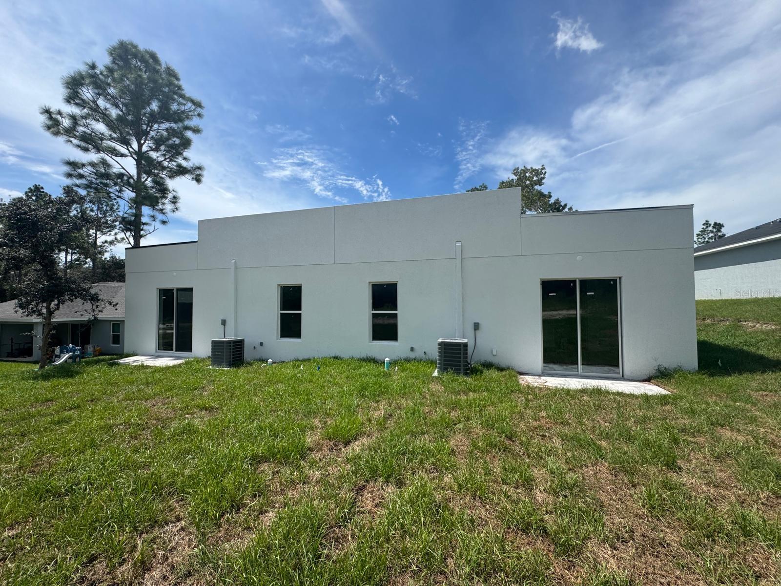 Listing photo id 19 for 9187-9189 Travis Drive 9189