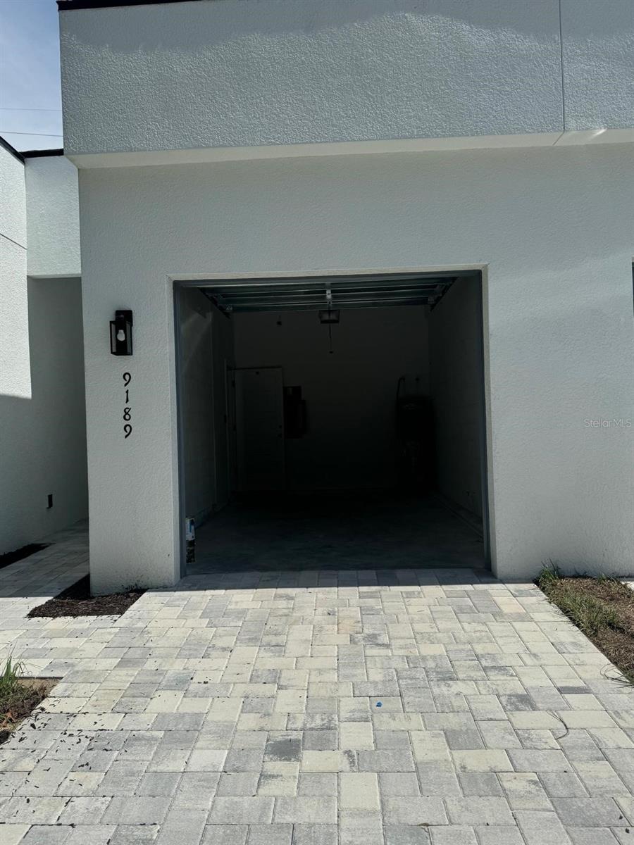 Listing photo id 2 for 9187-9189 Travis Drive 9189