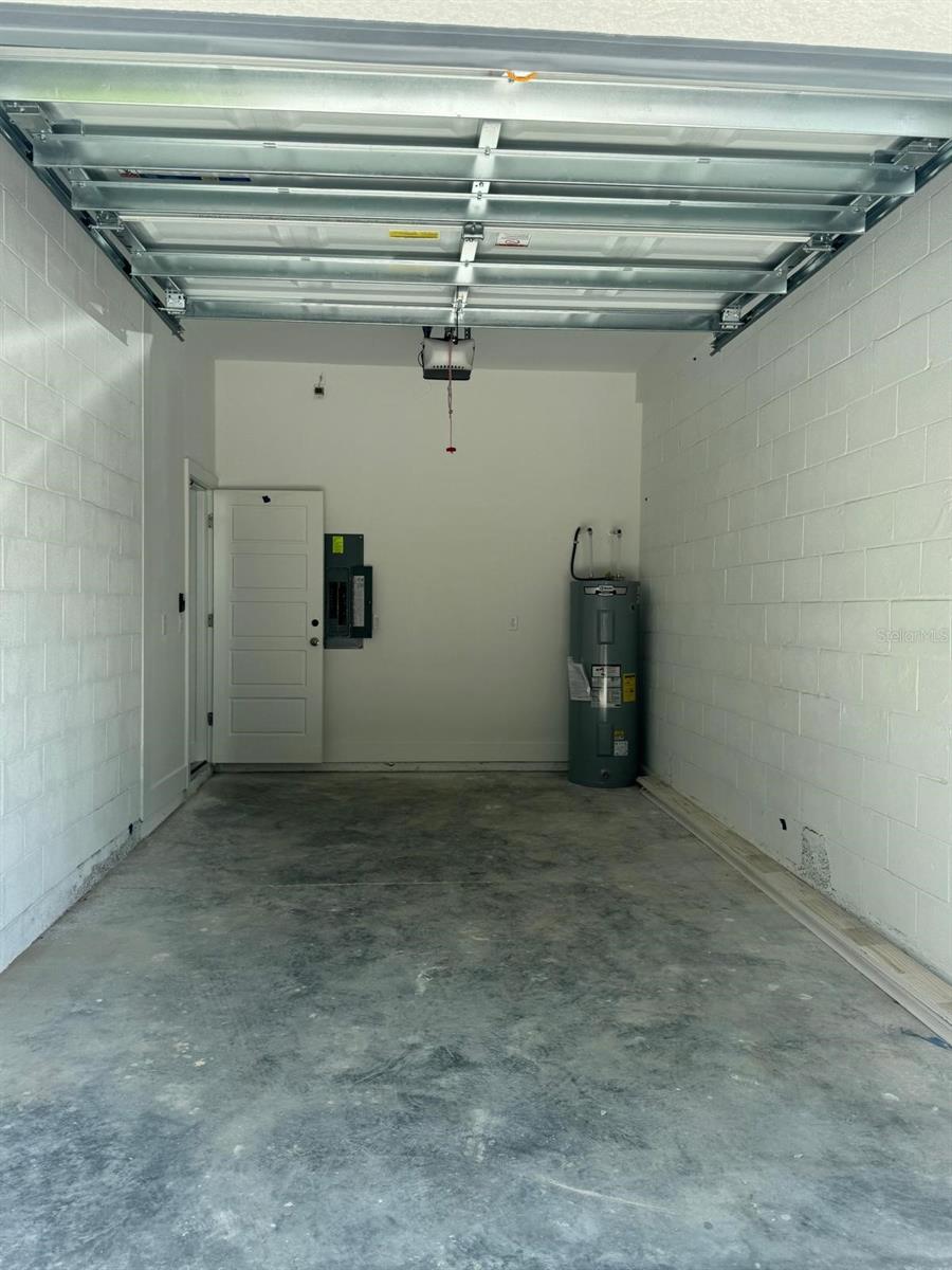 Listing photo id 3 for 9187-9189 Travis Drive 9189