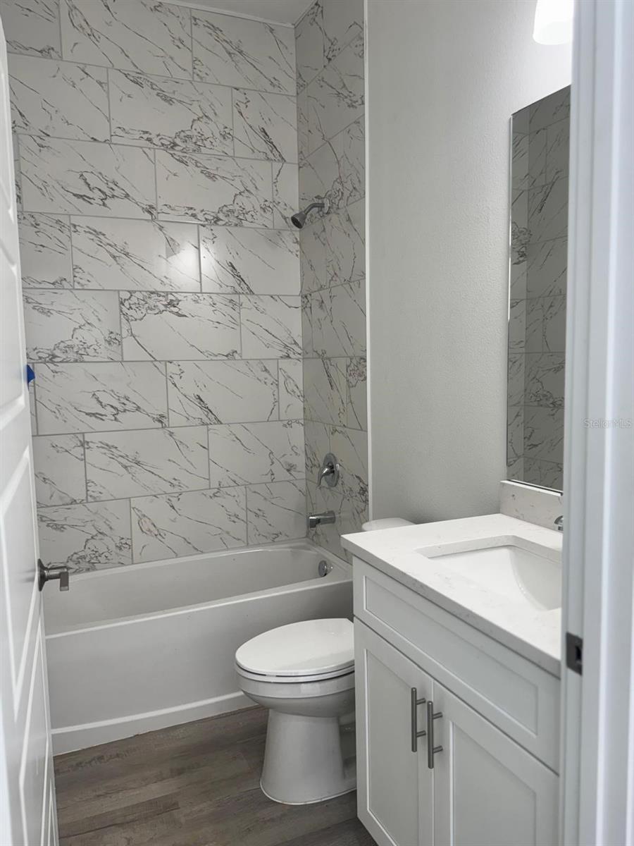 Listing photo id 5 for 9187-9189 Travis Drive 9189