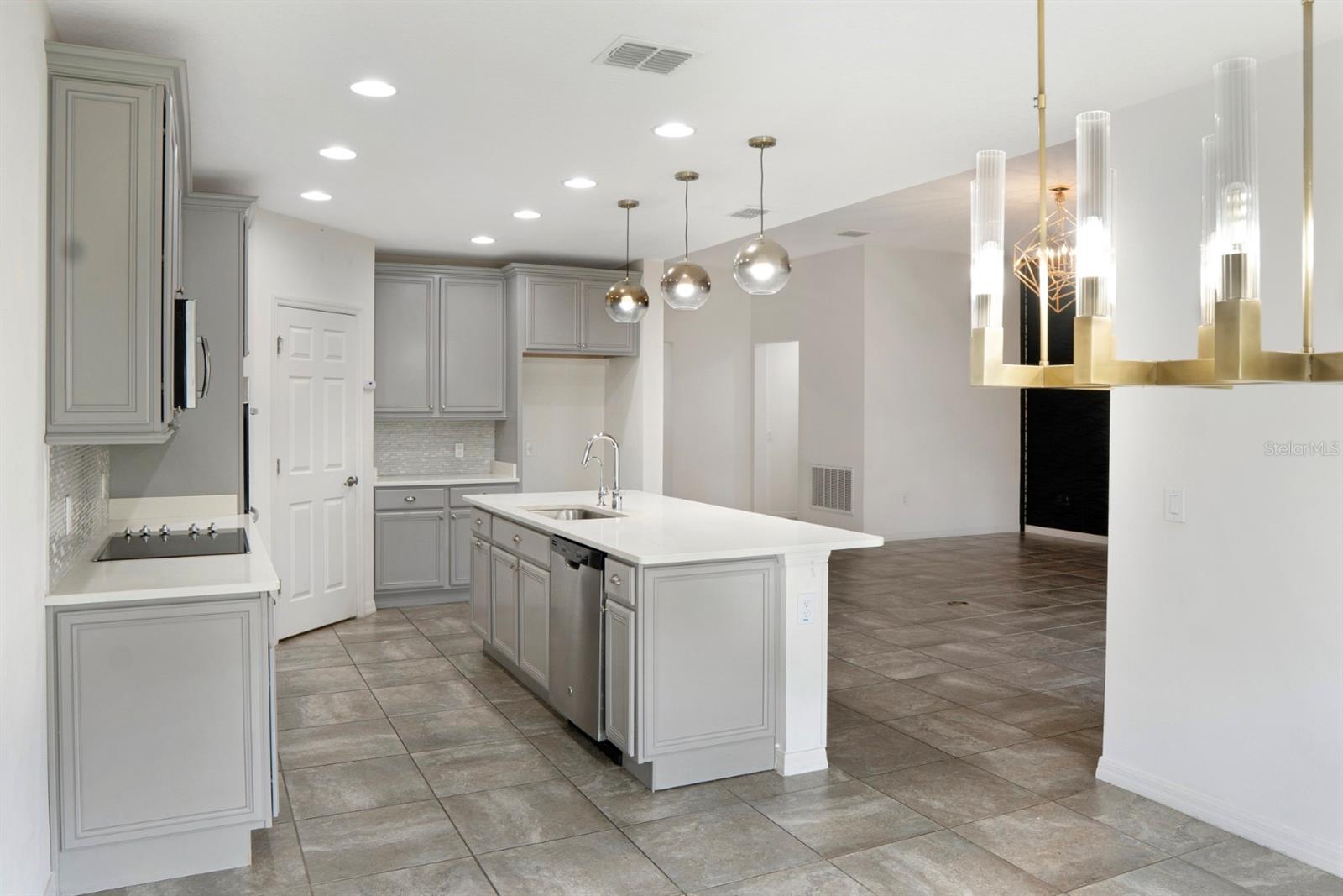 Image 15 of 56 For 3859 Golden Knot Drive