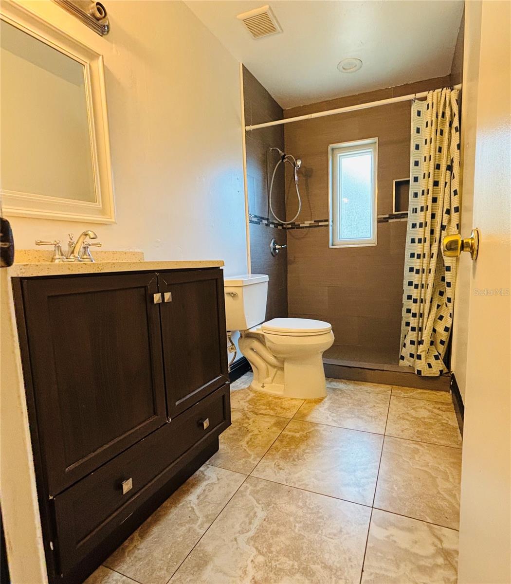 Image 14 of 21 For 710 East Court