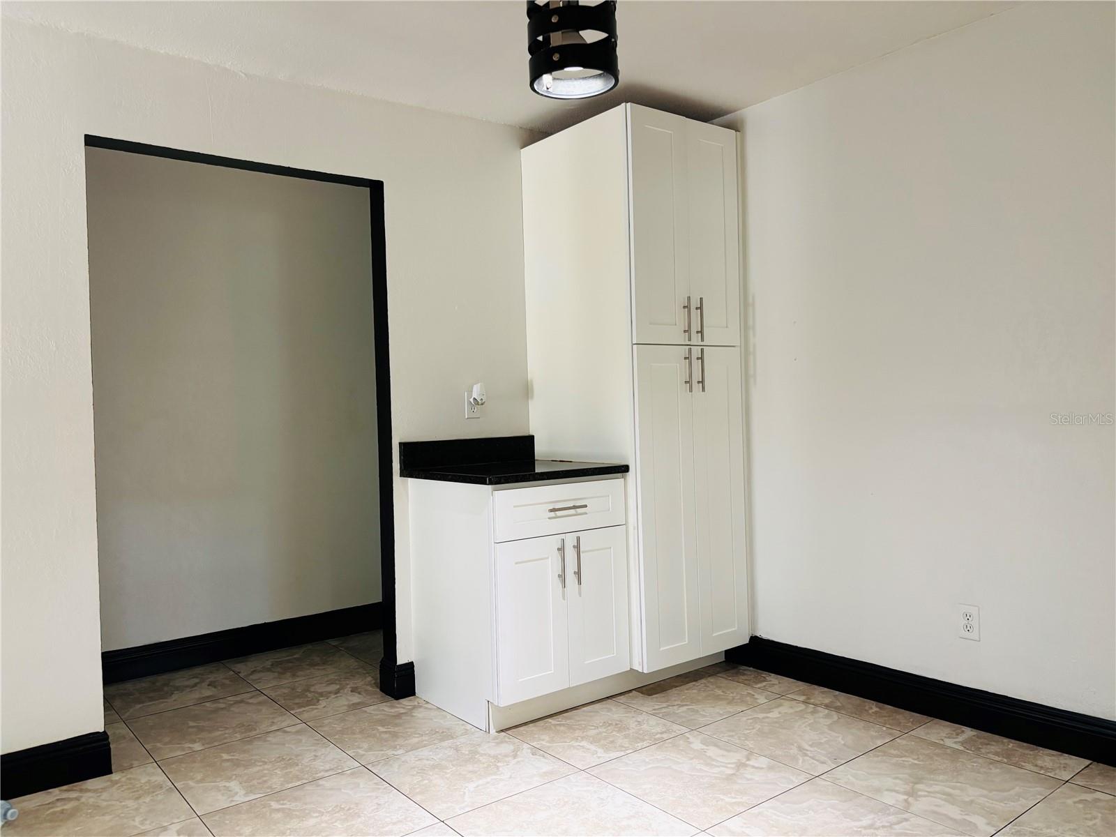 Image 15 of 21 For 710 East Court