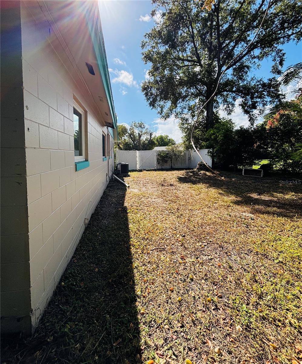 Image 16 of 21 For 710 East Court