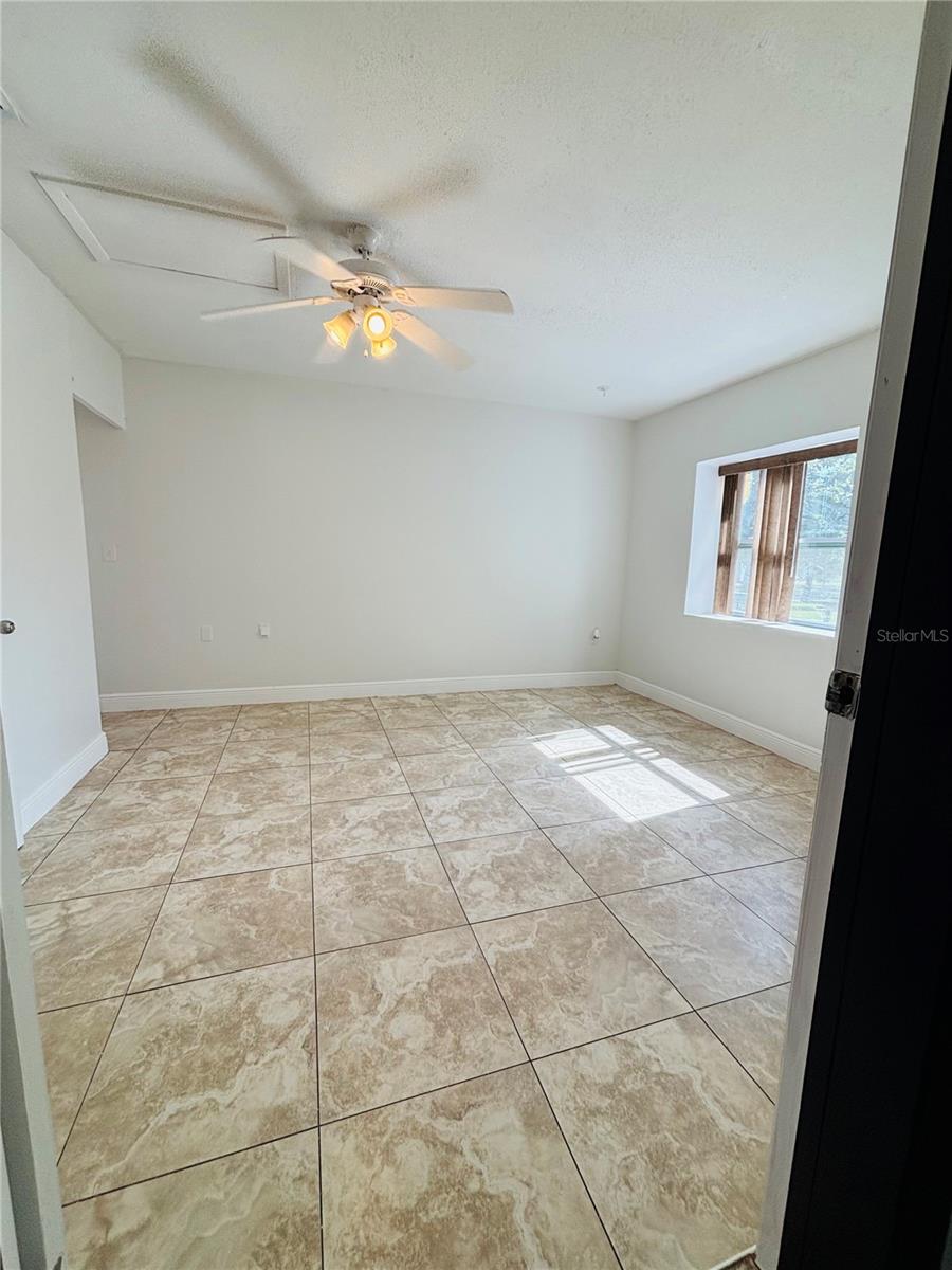 Image 19 of 21 For 710 East Court