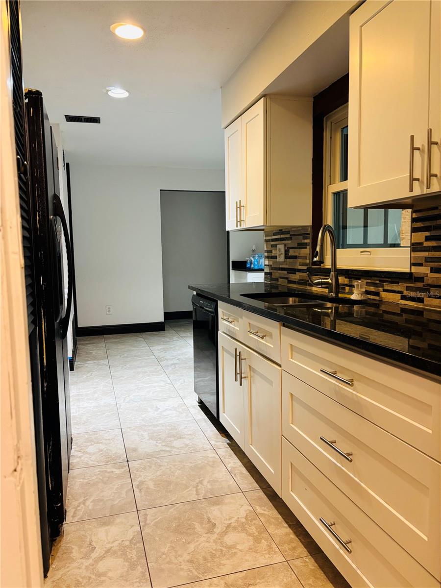 Image 2 of 2 For 710 East Court