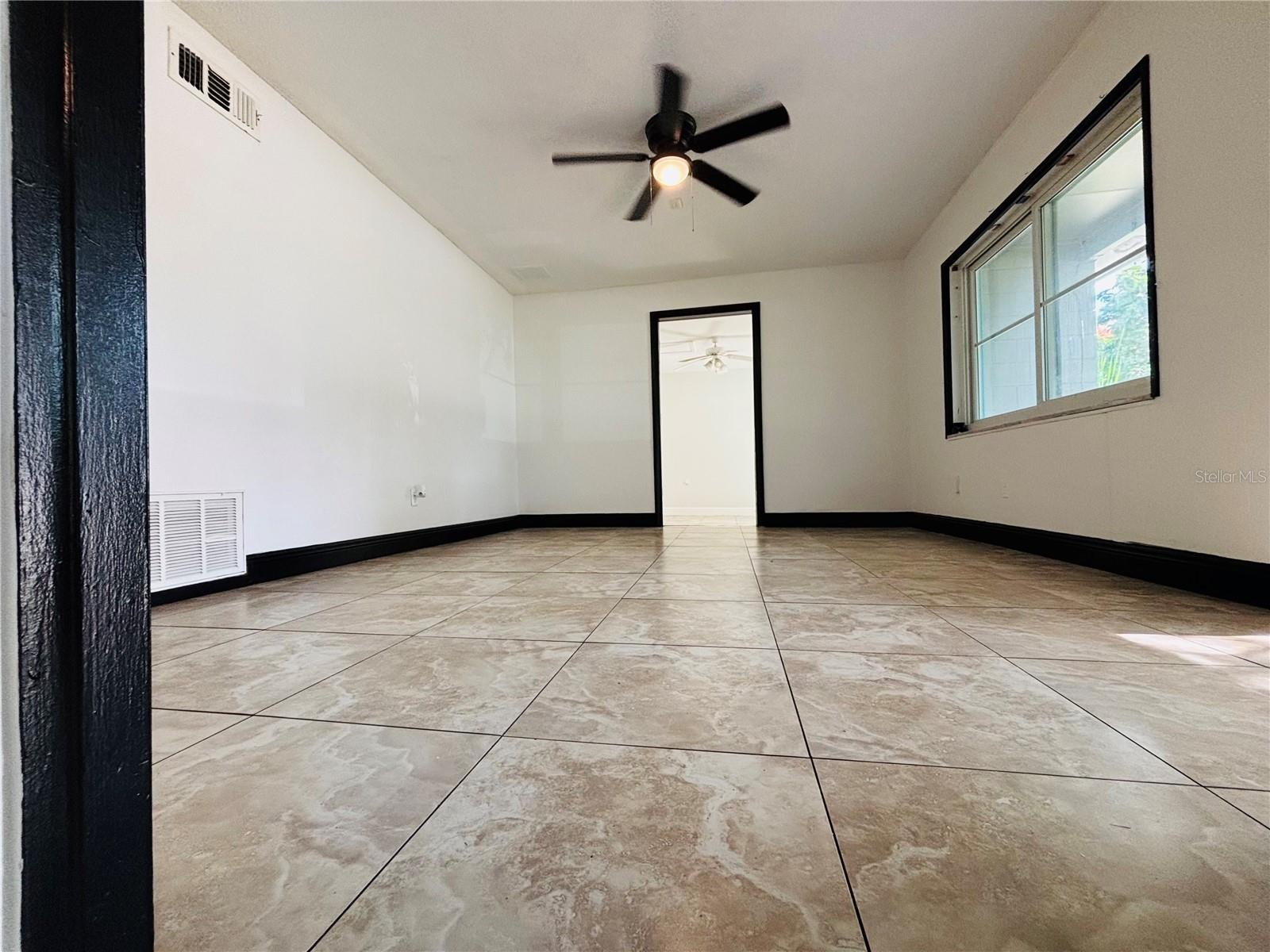 Image 6 of 21 For 710 East Court