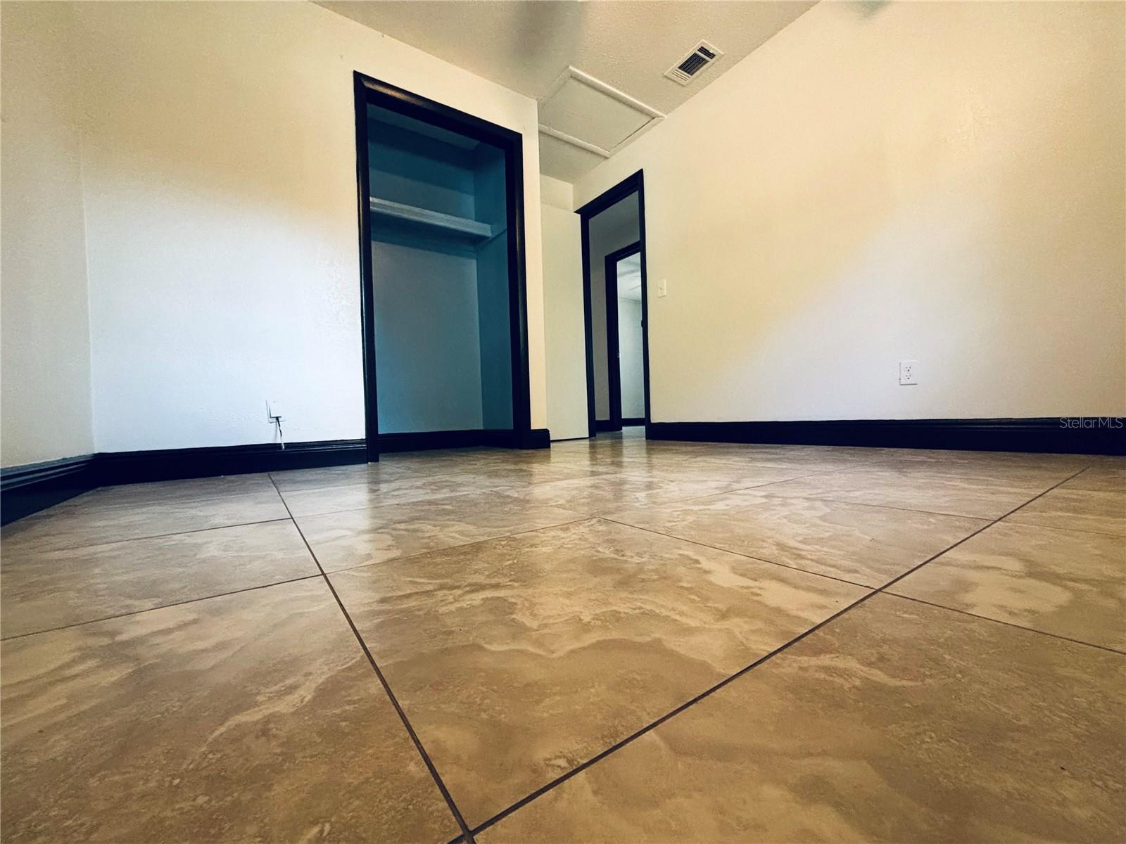 Image 8 of 21 For 710 East Court