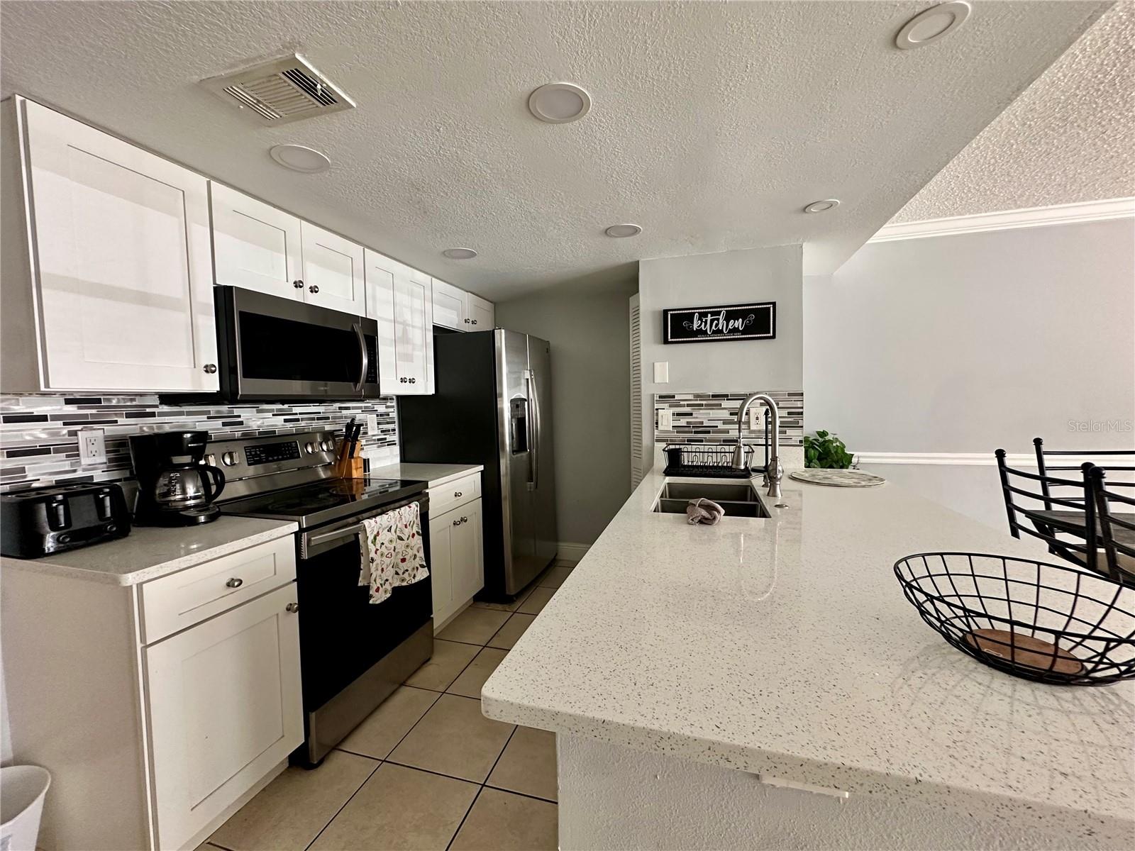 Image 9 of 25 For 5012 Laguna Bay Circle 73