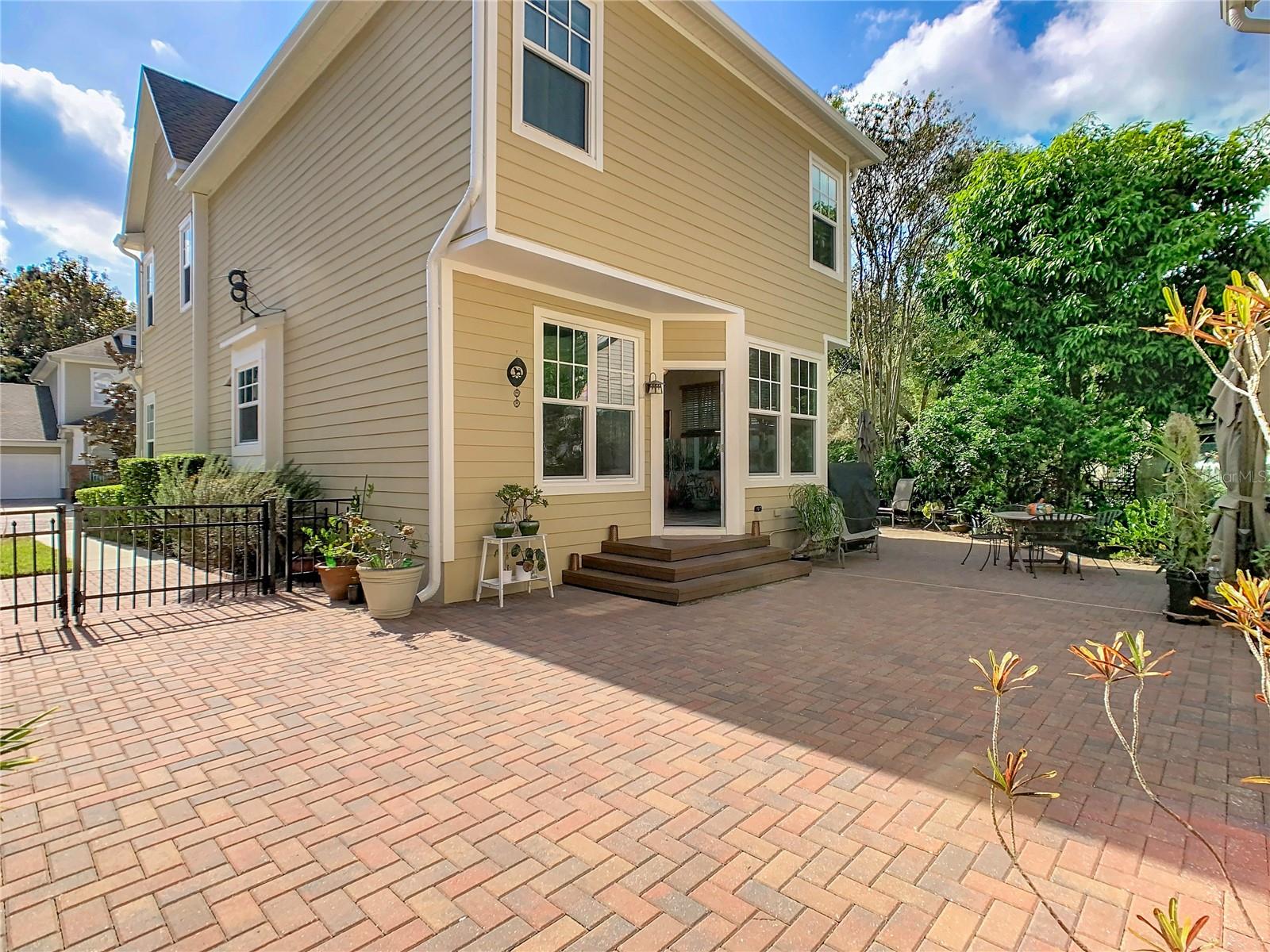 Image 15 of 94 For 1101 Banks Rose Court