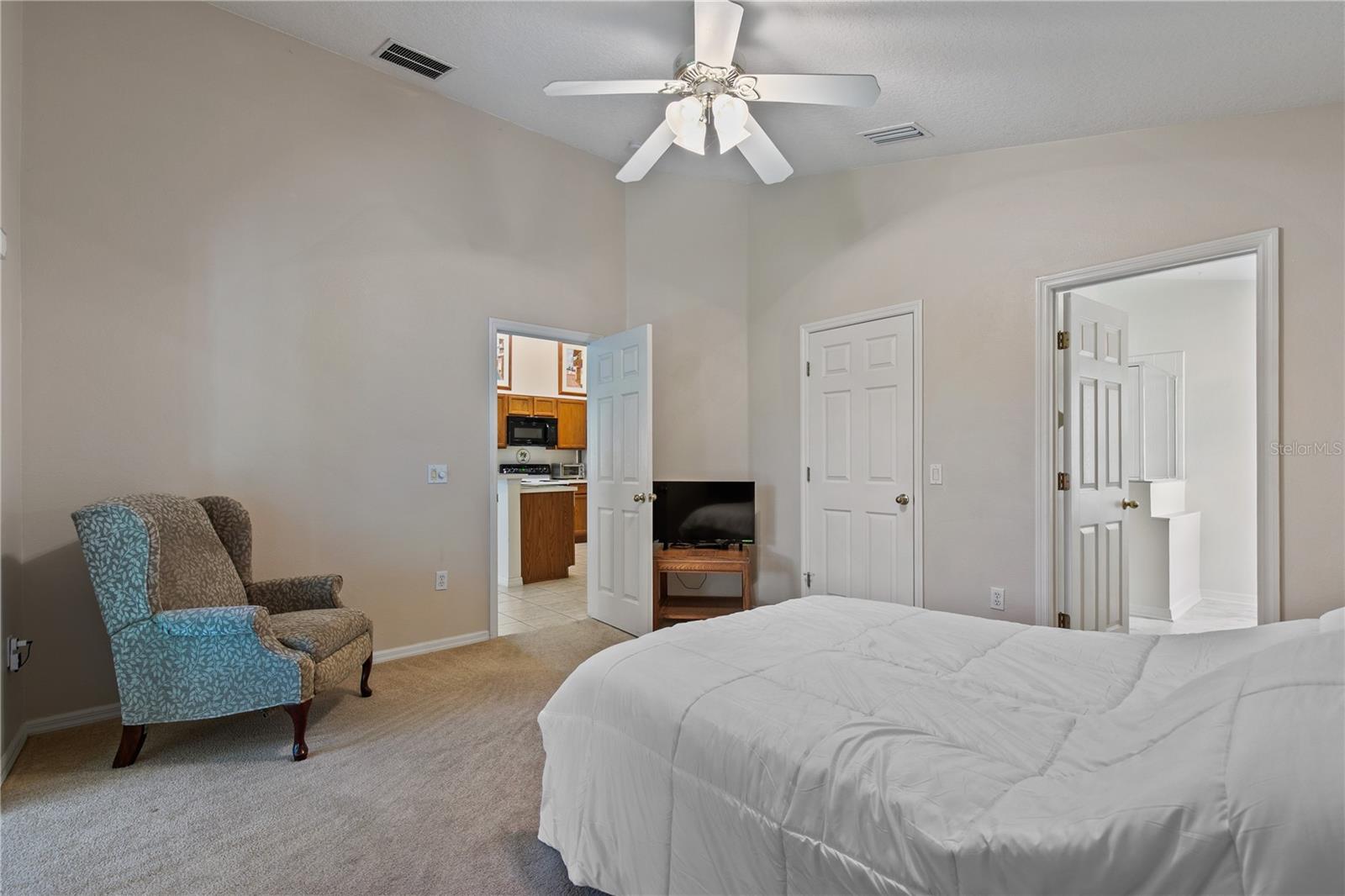 Image 4 of 29 For 109 Thornbury Drive