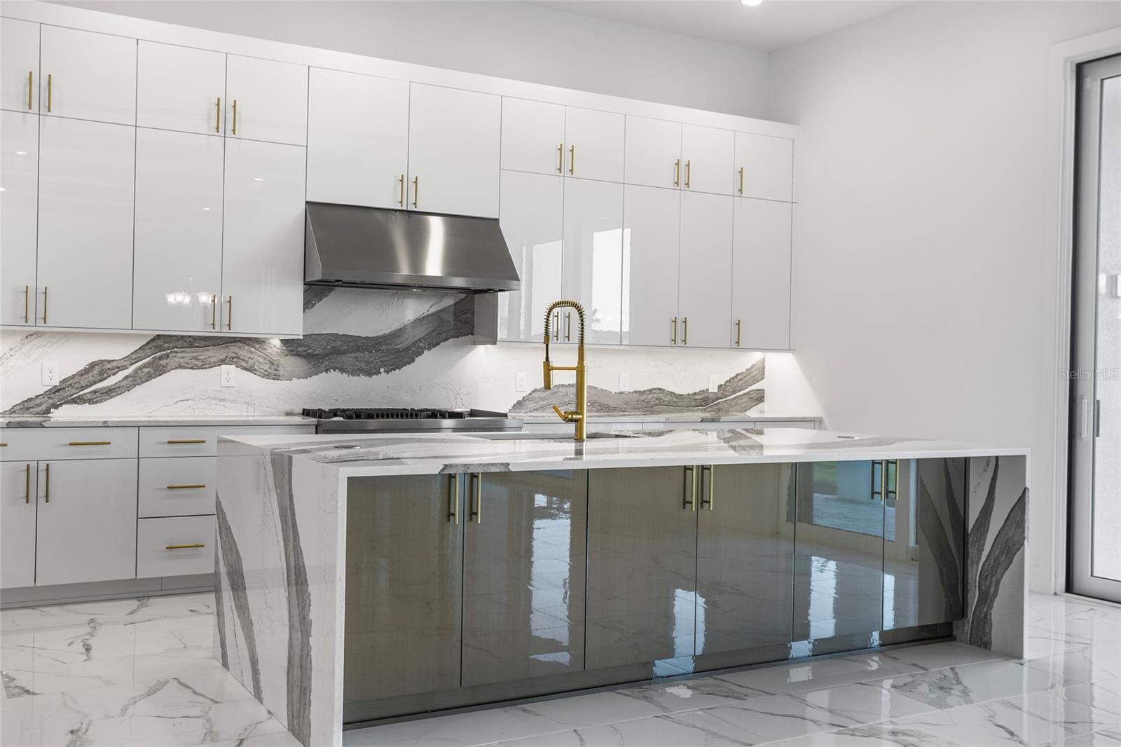 Image 10 of 74 For 9752 Laurel Berry Drive