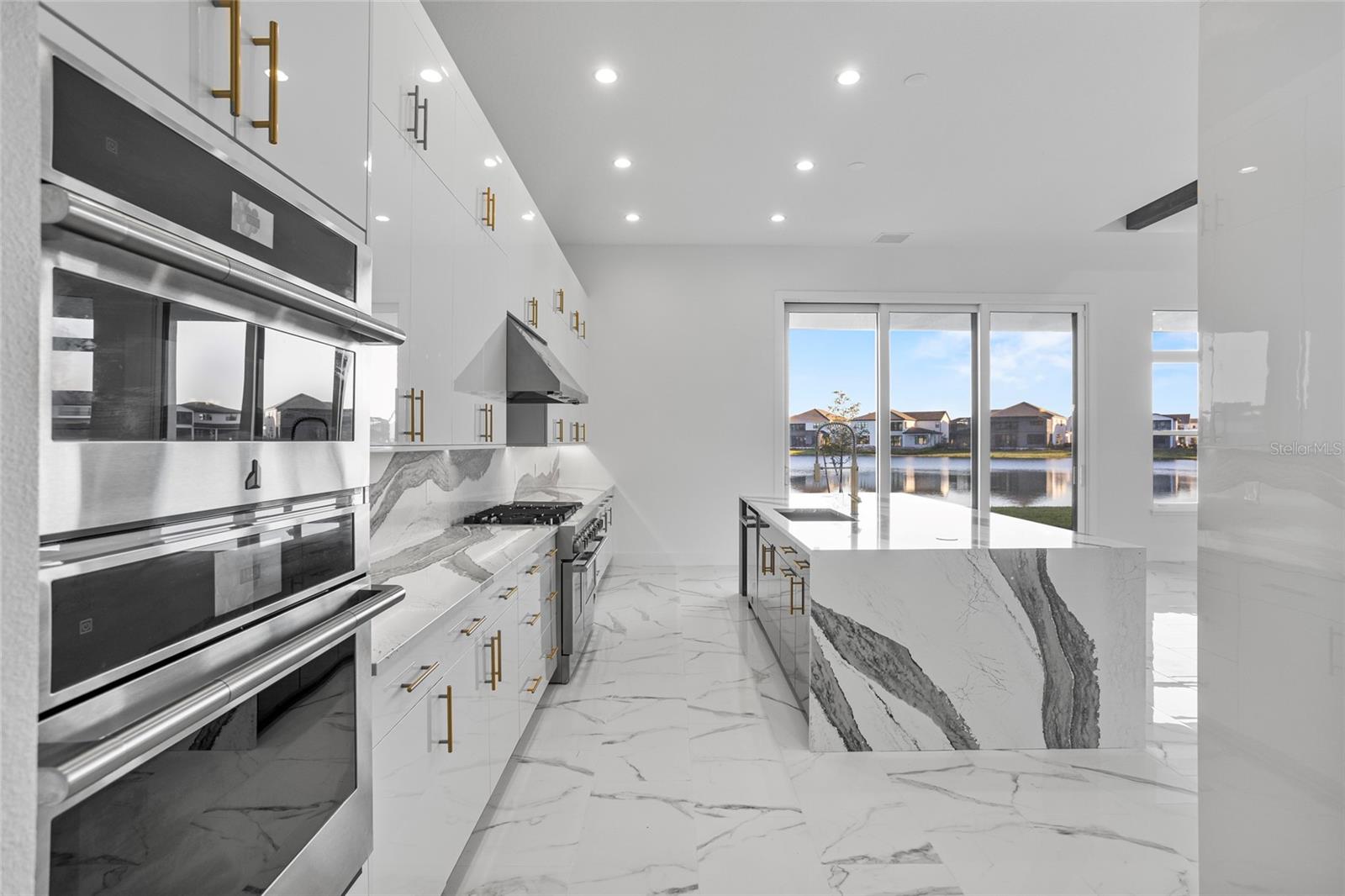 Image 11 of 74 For 9752 Laurel Berry Drive