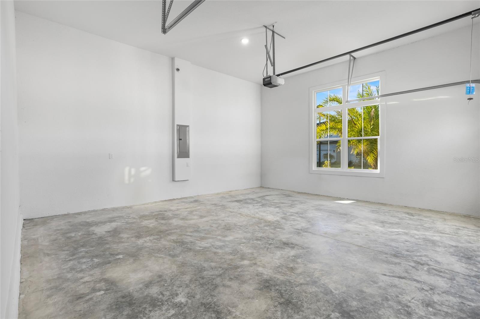 Image 35 of 74 For 9752 Laurel Berry Drive